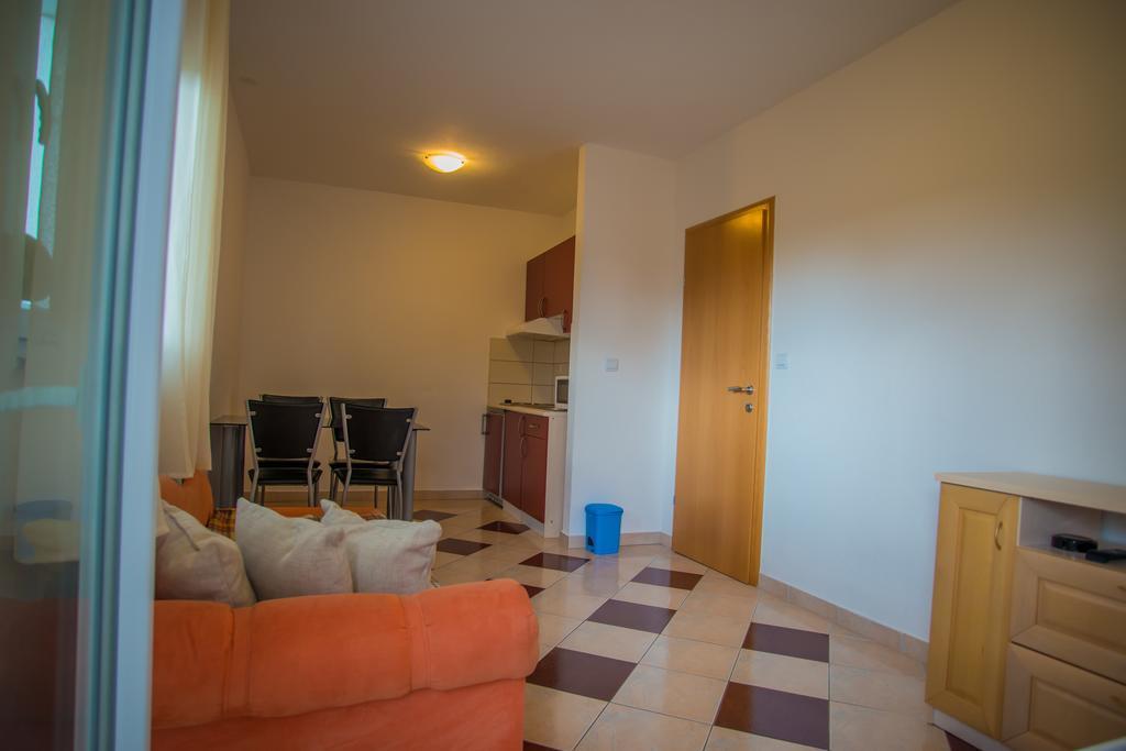 Apartments Nina Promajna Luaran gambar